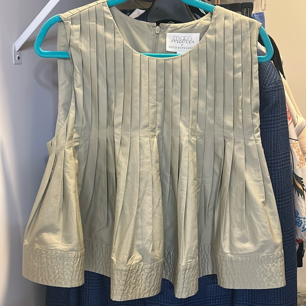 Anthropologie pleated sleeveless top